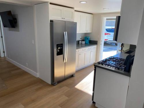 Kitchen, Steps To The Beach, Main Street and Pacific City - 2BR in Huntington Beach (CA) Kitchen, Steps To The Beach, Main Street and Pacific City - 2BR in Huntington Beach (CA)