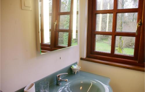 Μπάνιο, Beautiful home in Guern with 1 Bedrooms and WiFi in Γκερν Μπάνιο, Beautiful home in Guern with 1 Bedrooms and WiFi in Γκερν