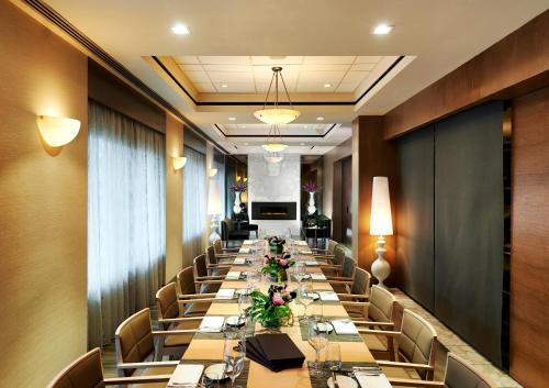 Banquet hall, The Prince George Hotel in Halifax (NS) Banquet hall, The Prince George Hotel in Halifax (NS)