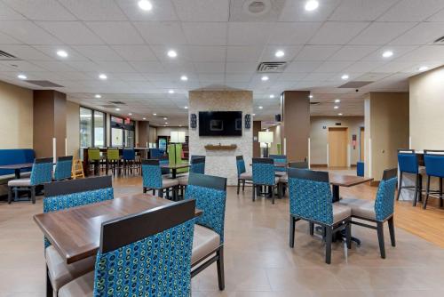 Food and beverages, Comfort Inn Binghamton I-81 in Binghamton (NY) Food and beverages, Comfort Inn Binghamton I-81 in Binghamton (NY)
