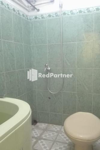 Bathroom, Bromo Indah Lestari Homestay RedPartner in Bromo Bathroom, Bromo Indah Lestari Homestay RedPartner in Bromo