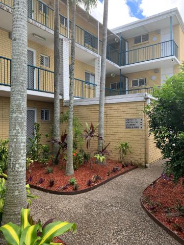Broadwater Keys Holiday Apartments in Labrador Broadwater Keys Holiday Apartments in Labrador