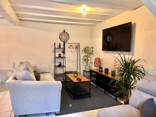 Villa 2 chambres Netflix - Wifi - Parking - Terasse near Angoulême-Cognac International Airport Villa 2 chambres Netflix - Wifi - Parking - Terasse near Angoulême-Cognac International Airport