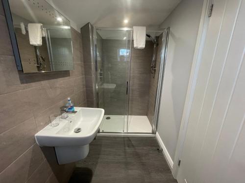 Koupelna, Arlan House, Superb Basingstoke Hotel in Basingstoke Koupelna, Arlan House, Superb Basingstoke Hotel in Basingstoke