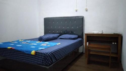 Bed, Guest House Parahiyangan Mitra Aqsa in Ciamis Bed, Guest House Parahiyangan Mitra Aqsa in Ciamis