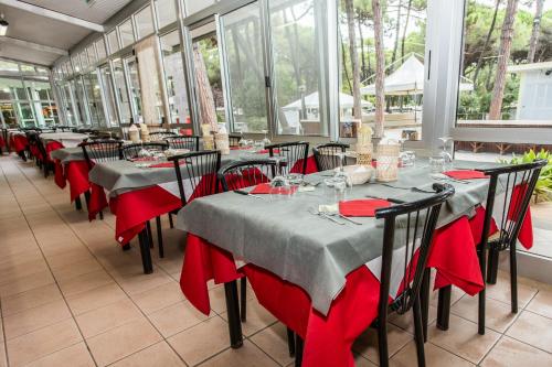 Restaurant, Club del Sole Marina Romea Easy Camping Village in Ravenna Restaurant, Club del Sole Marina Romea Easy Camping Village in Ravenna