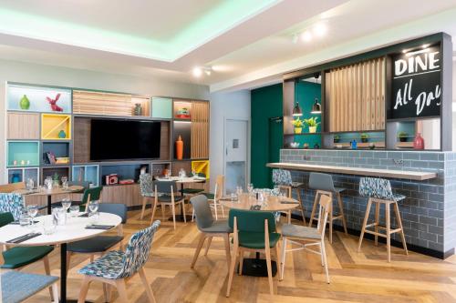 Comida y bebida, Holiday Inn Gloucester / Cheltenham By IHG in Gloucester Comida y bebida, Holiday Inn Gloucester / Cheltenham By IHG in Gloucester