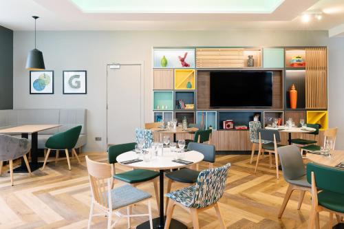 Comida y bebida, Holiday Inn Gloucester / Cheltenham By IHG in Gloucester Comida y bebida, Holiday Inn Gloucester / Cheltenham By IHG in Gloucester