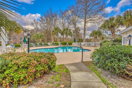 Swimmingpool, Riverfront Myrtle Beach Condo Balcony and Pool in Forestbrook Swimmingpool, Riverfront Myrtle Beach Condo Balcony and Pool in Forestbrook