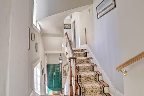 Historic Warrenton Home with Patio and Hot Tub! in Warrenton (VA) Historic Warrenton Home with Patio and Hot Tub! in Warrenton (VA)