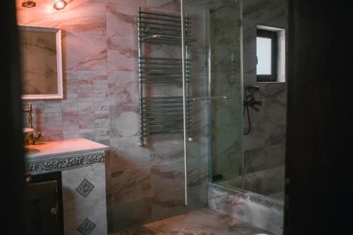 Fürdőszoba, Hanul Vanatorului in Peștișani Fürdőszoba, Hanul Vanatorului in Peștișani