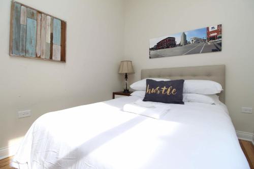 Updated Wicker Park 2BR with W&D by Zencity in Wicker Park Updated Wicker Park 2BR with W&D by Zencity in Wicker Park