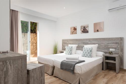 Villa Real Club Apartments in Andratx / Camp de Mar Villa Real Club Apartments in Andratx / Camp de Mar