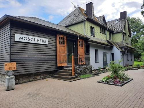 Lokschuppen im alten Bahnhof Industrial Style in Wirges Lokschuppen im alten Bahnhof Industrial Style in Wirges