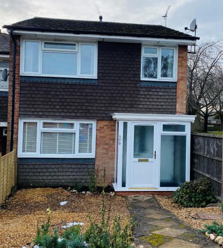 Vedere exterior, Farnham 3 Bed House in Farnham Vedere exterior, Farnham 3 Bed House in Farnham