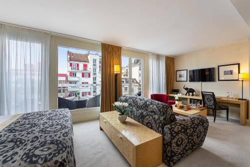 Jade Manotel Hotel near Musée des Suisses Dans Le Monde Jade Manotel Hotel near Musée des Suisses Dans Le Monde