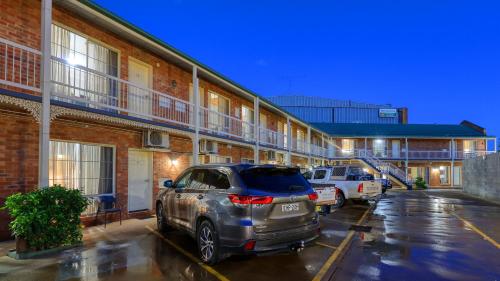 Exterior view, Hamilton Henry Parkes Motor Inn in Parkes Exterior view, Hamilton Henry Parkes Motor Inn in Parkes