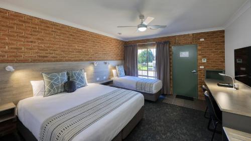 Hamilton Henry Parkes Motor Inn in Parkes Hamilton Henry Parkes Motor Inn in Parkes