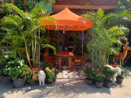 Lert Sri Hotel in Suphan Buri Lert Sri Hotel in Suphan Buri