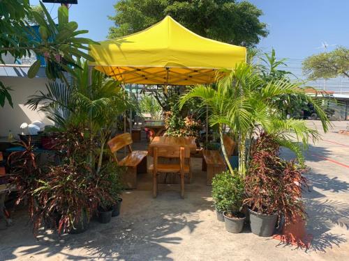 Lert Sri Hotel in Suphan Buri Lert Sri Hotel in Suphan Buri