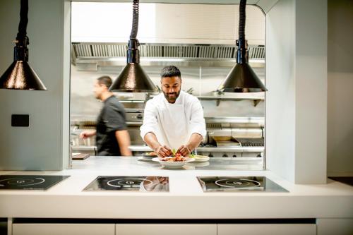 Restaurant, Holiday Inn Queenstown Remarkables park By IHG in Queenstown Restaurant, Holiday Inn Queenstown Remarkables park By IHG in Queenstown