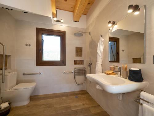 Bathroom, Casa Rural "Las Eras" in Fanlo Bathroom, Casa Rural "Las Eras" in Fanlo