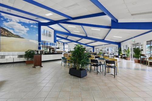 Pub/Lounge, K'gari Beach Resort in Hervey Bay Pub/Lounge, K'gari Beach Resort in Hervey Bay