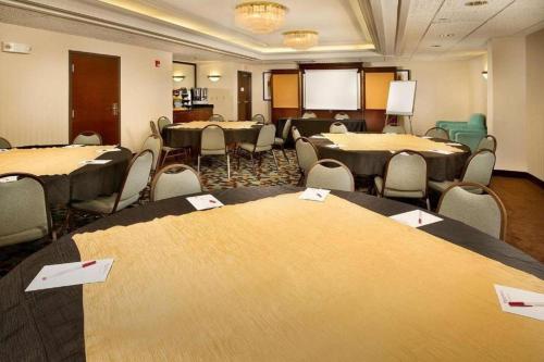 會議室/宴會廳, 蓮花體育場酒店 (Hotel Lotus Stadium ) in 堪薩斯城(MO) 會議室/宴會廳, 蓮花體育場酒店 (Hotel Lotus Stadium ) in 堪薩斯城(MO)