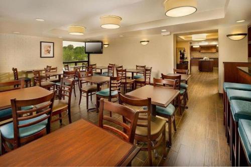 餐飲選擇, 蓮花體育場酒店 (Hotel Lotus Stadium ) in 堪薩斯城(MO) 餐飲選擇, 蓮花體育場酒店 (Hotel Lotus Stadium ) in 堪薩斯城(MO)