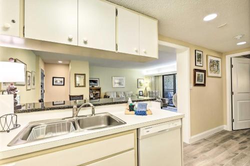 Large Tampa-Area Condo - 15 Mi Clearwater Beach! in Palm Harbor (FL) Large Tampa-Area Condo - 15 Mi Clearwater Beach! in Palm Harbor (FL)