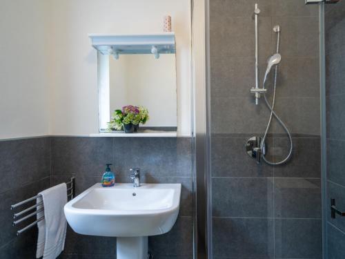 Bathroom, Apartment Alba - SEA115 by Interhome in Somma Lombardo Bathroom, Apartment Alba - SEA115 by Interhome in Somma Lombardo