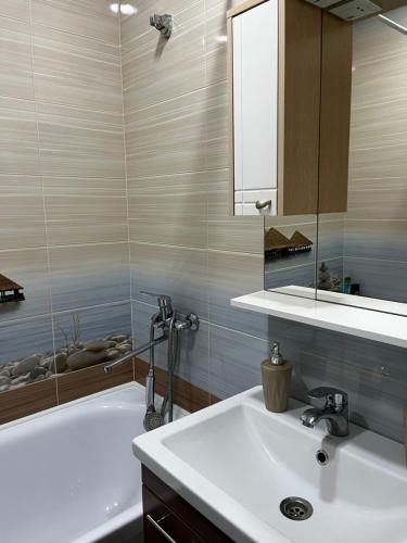Bathroom, Комфортабельная 2-х комнатная квартира на Мира 84 in Noyabrsk Bathroom, Комфортабельная 2-х комнатная квартира на Мира 84 in Noyabrsk