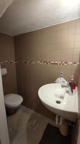 Bathroom, Ferienhaus Moselkern - bis 8 Personen - Tiere erl. - Blick auf die Mosel in Moselkern Bathroom, Ferienhaus Moselkern - bis 8 Personen - Tiere erl. - Blick auf die Mosel in Moselkern