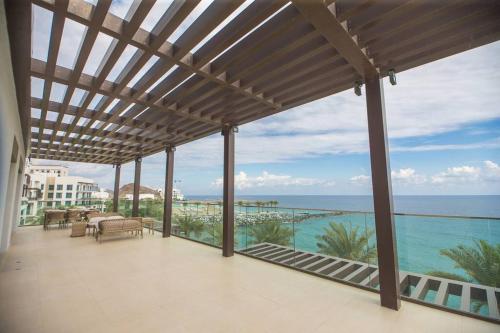 Luxurious 5 Bedroom Apartment - Full Ocean view in Al Aqah Luxurious 5 Bedroom Apartment - Full Ocean view in Al Aqah