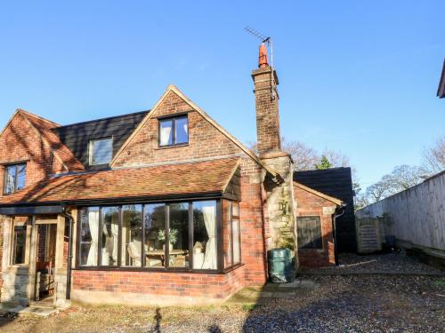 Exterior view, The Cottage in Binstead and Fishbourne Exterior view, The Cottage in Binstead and Fishbourne