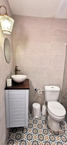 淋浴設備, Stylish apartment with private parking by the marina in 阿卡 淋浴設備, Stylish apartment with private parking by the marina in 阿卡