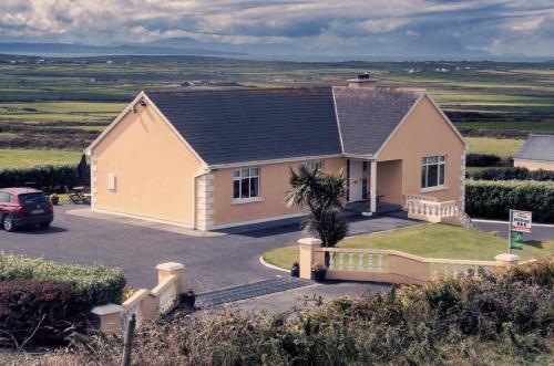 Vista exterior, Hilltop B & B in Kilkee Vista exterior, Hilltop B & B in Kilkee