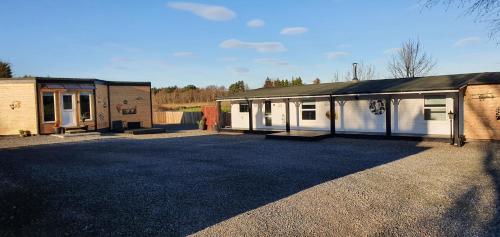 Spacious well equipped Chalet Bungalow close to Nairn, in Cawdor Spacious well equipped Chalet Bungalow close to Nairn, in Cawdor