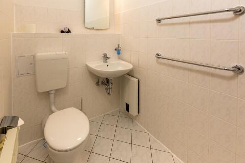 Bathroom, Gastewohnung Weißwasser City in Weisswasser Bathroom, Gastewohnung Weißwasser City in Weisswasser
