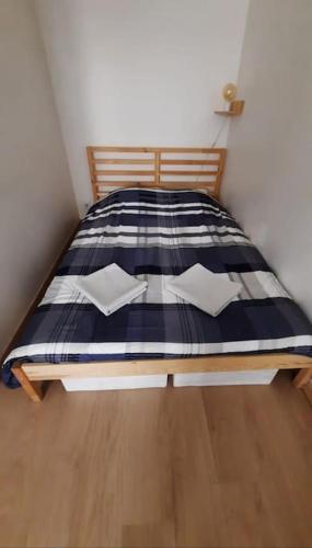 Bed, Chez Simon et Loreline - F2 Yerres proche Paris Orly Disney in Yerres Bed, Chez Simon et Loreline - F2 Yerres proche Paris Orly Disney in Yerres