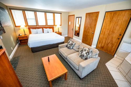 Blue Door Inn in Estes Park (Colorado) Blue Door Inn in Estes Park (Colorado)