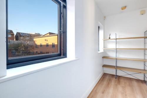 2 Bed Family Apt w/BALCONY & PARKING! ☆ FREE NETFLIX - With 50 Inch Smart TV, FREE NETFLIX & WIFI - in Birmingham 2 Bed Family Apt w/BALCONY & PARKING! ☆ FREE NETFLIX - With 50 Inch Smart TV, FREE NETFLIX & WIFI - in Birmingham
