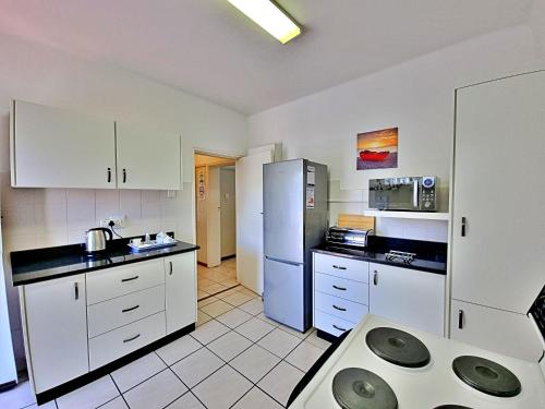 Kitchen, Fairway Holiday Accommodation in Hermanus Kitchen, Fairway Holiday Accommodation in Hermanus