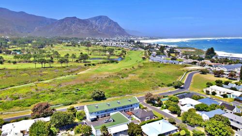 Exterior view, Fairway Holiday Accommodation in Hermanus Exterior view, Fairway Holiday Accommodation in Hermanus