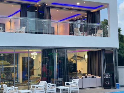 外觀, Bingo House Watamu, A Modern 5-Bedroom Villa with Pool, A Kids Heaven in 華塔木 外觀, Bingo House Watamu, A Modern 5-Bedroom Villa with Pool, A Kids Heaven in 華塔木