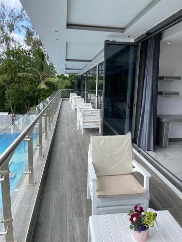 陽台/露台, Bingo House Watamu, A Modern 5-Bedroom Villa with Pool, A Kids Heaven in 華塔木 陽台/露台, Bingo House Watamu, A Modern 5-Bedroom Villa with Pool, A Kids Heaven in 華塔木