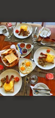 Makanan dan Minuman, Riverbank Resort Gampola in Udapalatha Makanan dan Minuman, Riverbank Resort Gampola in Udapalatha