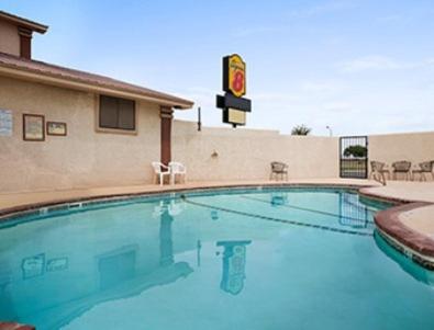 Swimming pool, Super 8 By Wyndham Carlsbad in Carlsbad (NM) Swimming pool, Super 8 By Wyndham Carlsbad in Carlsbad (NM)