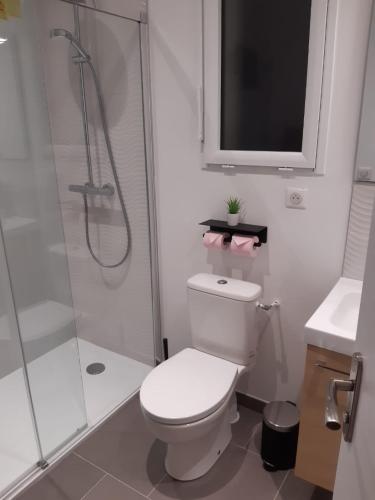 Bathroom, Appartement de charme DISNEYLAND PARIS - Nidouest in Chanteloup-en-Brie Bathroom, Appartement de charme DISNEYLAND PARIS - Nidouest in Chanteloup-en-Brie