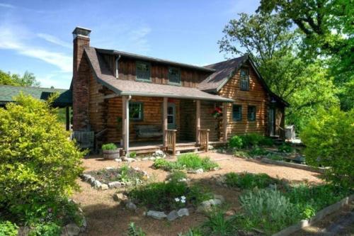 Entrance, Main Cabin and Kitchen Flat Westerfield Cabin with Kitchen and Laundry in Belleville (IL) Entrance, Main Cabin and Kitchen Flat Westerfield Cabin with Kitchen and Laundry in Belleville (IL)